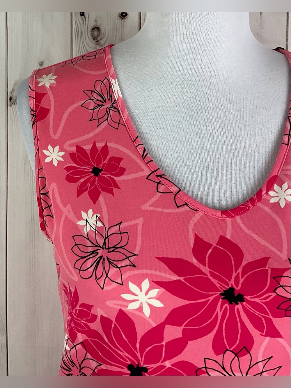 Croft & Barrow Stretch Women Pink Floral VNeck Sleeveless Jersey Knit Top Size S - Picture 3 of 9
